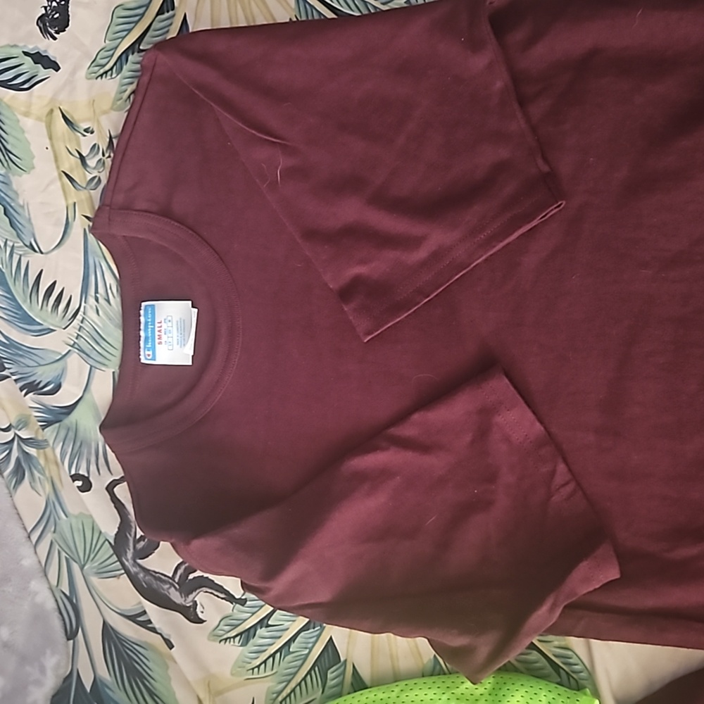 Champion solid S shirt